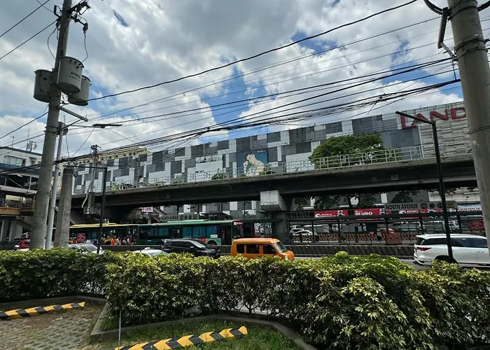 Vinia Infinity 2 Near Malls With Wifi Netflix And Karaoke * Manila
